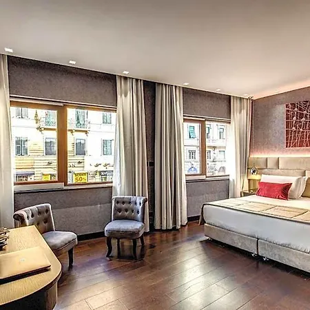 Prassede Palace Hotel 4*
