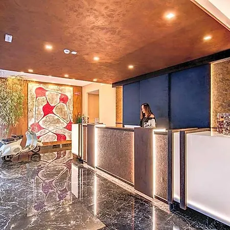 Prassede Palace Hotel 4*